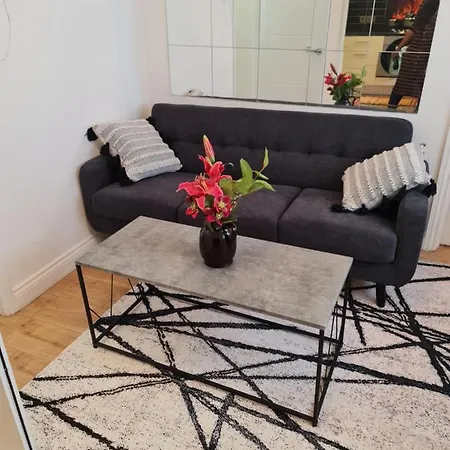 Apartamento Jah Brsitol Big House Free Parking 20 Percent Off Weekly Monthly Business Contractor Students Relocations 5bed